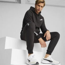 Essentials Sweatpants Met Camouflageband Voor Heren PUMA -WarmeK Kleding Winkel essentials sweatpants met camouflageband voor heren puma 2