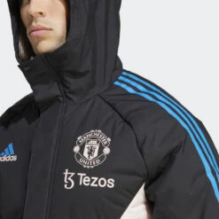 ADIDAS Manchester United Condivo 22 Stadium Parka 11 ADIDAS Manchester United Condivo 22 Stadium Parka -WarmeK Kleding Winkel manchester united condivo 22 stadium parka 3